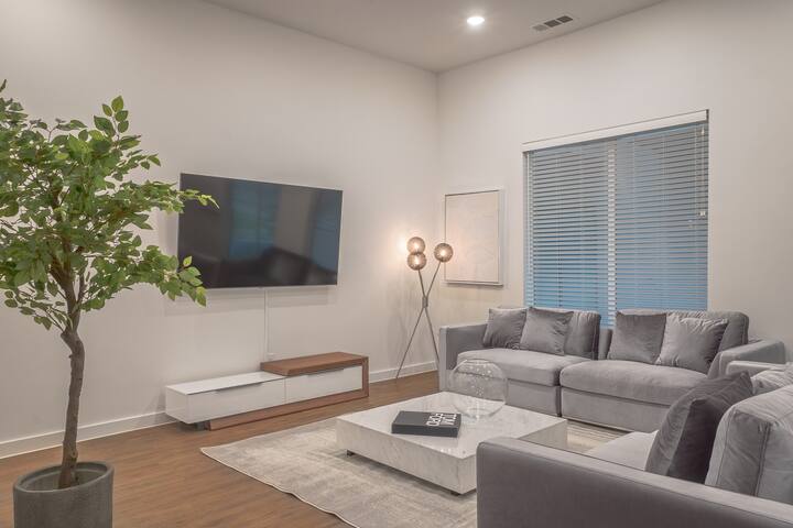 New Crisp Townhome – Knox/Lower Greenville! gallery image 4