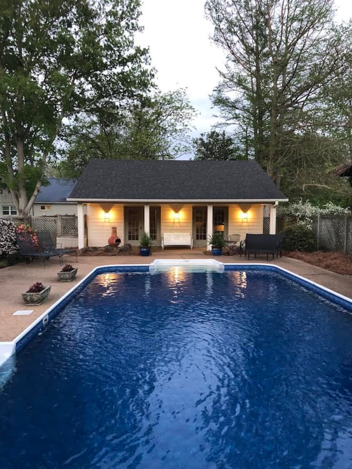 Only a mile from historic downtown Clarksdale! Serviced apartments