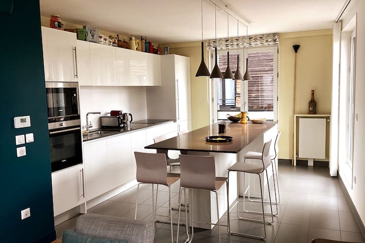 Magnificent apartment with terrace in the center gallery image 5