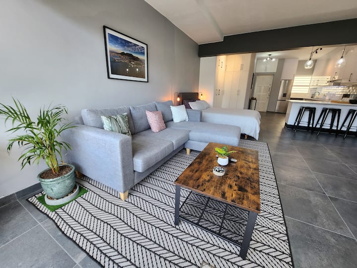 Central Modern Sea Point Studio Apartment - Cape Town