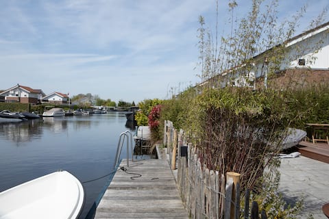 Fireplace | Free Parking | Playground | Near AMS