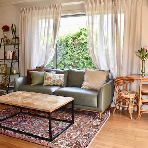Successful Airbnb property: Charming, central, 2 bedroom haven. in St Albans