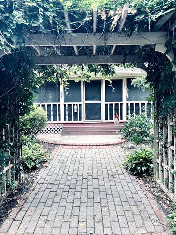 The Pool House – beautiful country farmhouse gallery image 5