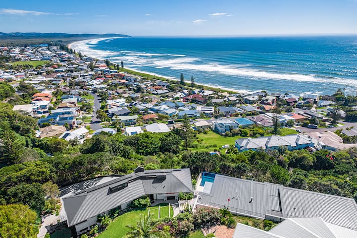 Wave Hill & Pool House. Two homes. One property.