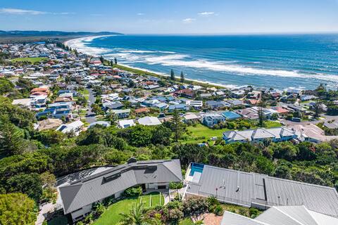 Wave Hill & Pool House, Exclusive Coastal Retreat