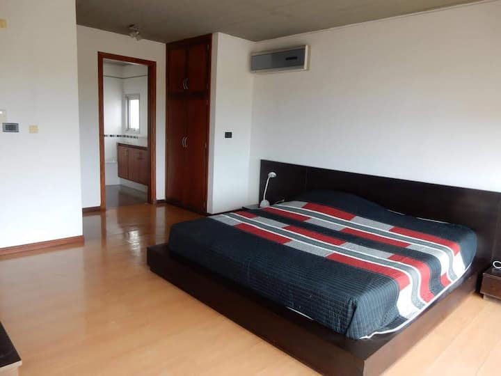 Chumba cha kulala cha ghorofani 1