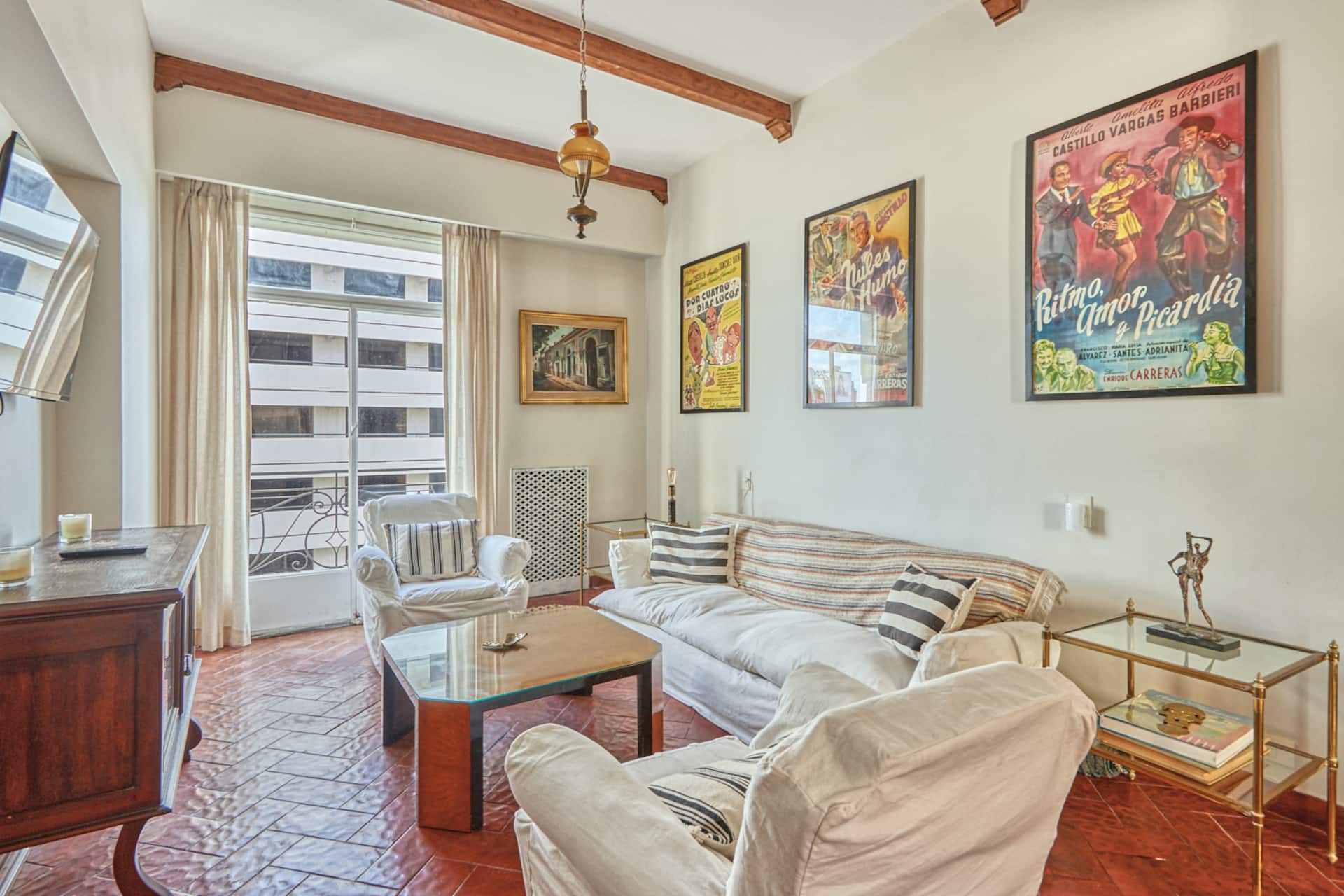 Recycled two-bedroom apartment in Monserrat