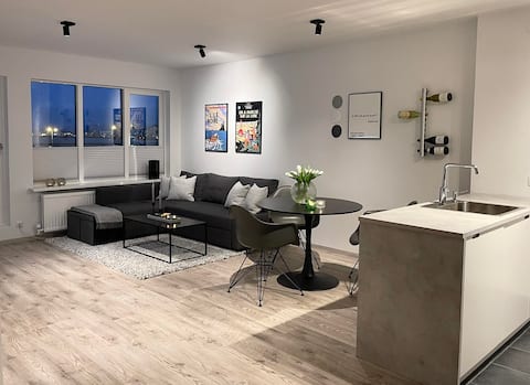 Ocean view apartment near city centre!