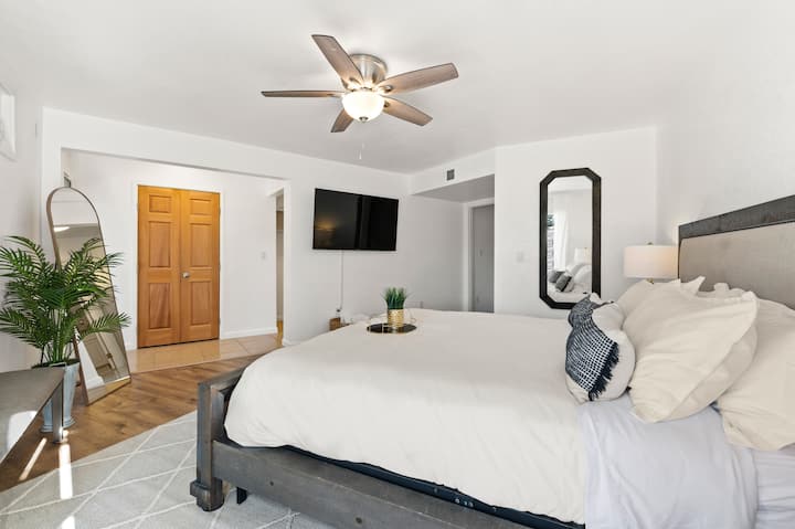 kitanda kizuri kwa ajili ya kulala vizuri usiku. 