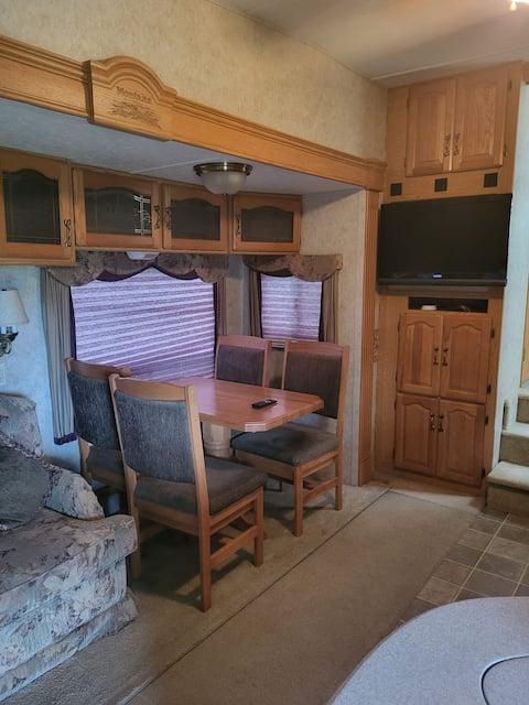Spacious Clean RV Camper