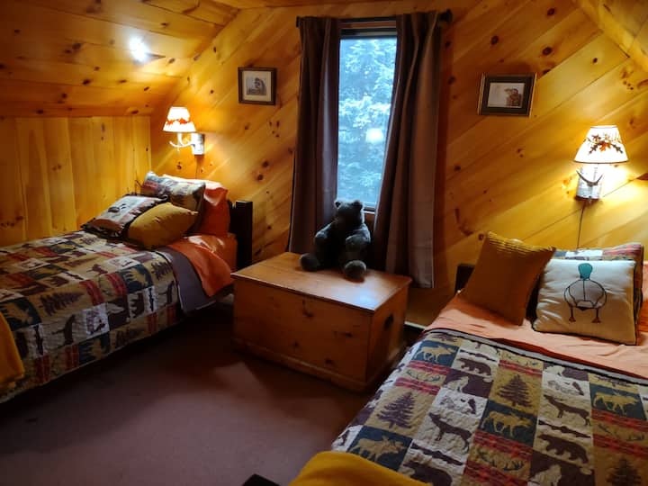 Ზემოთ - საძინებელი - 2 საწოლი