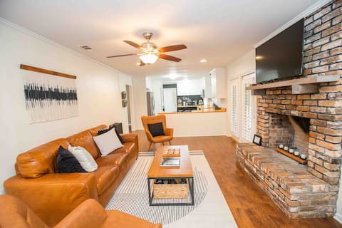 The Jewel of Thomasville - Sleeps 10 + game room!