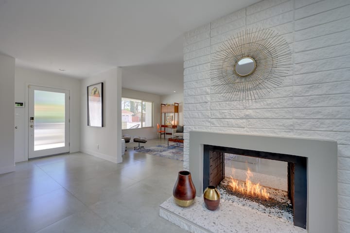 Golf Course Home: Casita, Pool, Spa + Ev Charger - Palm Springs, CA