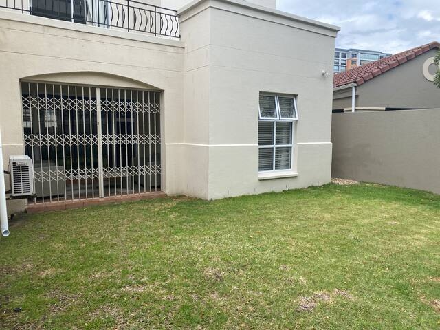 A cosy 2 bedroom apartment in Century City. gallery image 3