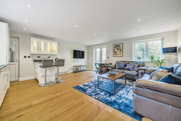 Country Cottage Near Horsham / Crawley / Gatwick - 호셤