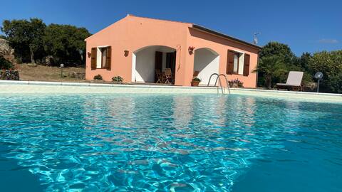 Independent house with private pool and tennis