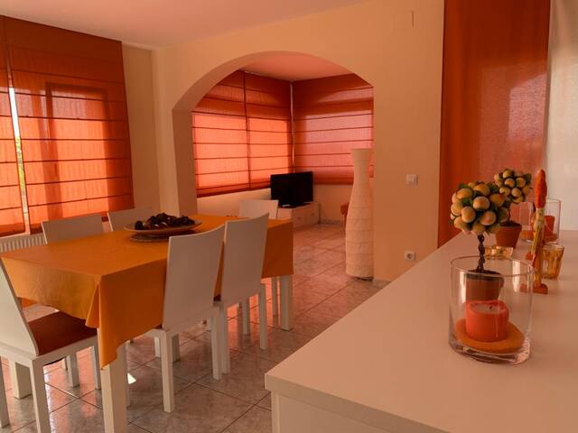 CASA EN ROSAS con vistas al mar y montaña gallery image 3