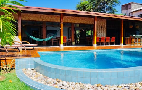 Casa Pé-na-Areia 5 to 7 En-suites with Service in Lázaro