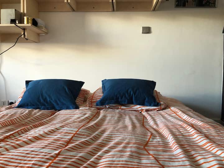 KREVAT DOPIO "KING SIZE" DHE KREVAT FËMIJËSH NË SKENË  