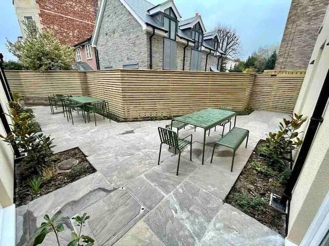 Redland Apartments- Group: Sleeps 12 with Parking gallery image 4