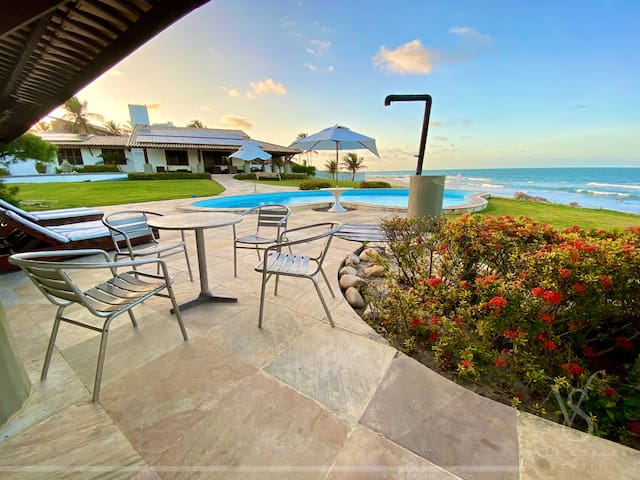 Entire home with 5 bedrooms in Aquiraz - Você merece o LUXO de uma Casa de Praia BEIRA-MAR!