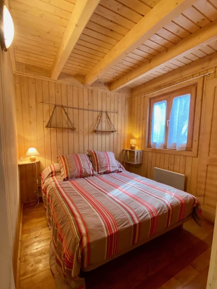 chumba cha kulala cha ghorofa ya chini kilicho na kitanda 140