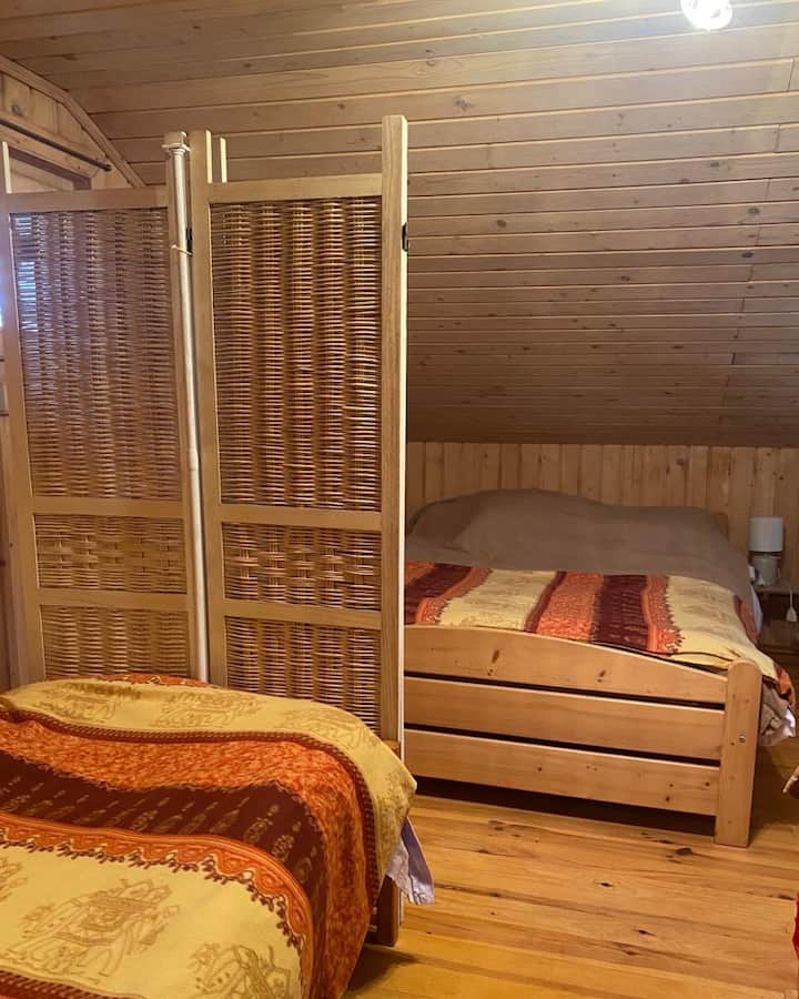 mezzanine yenye vitanda 2 (90 na 140)