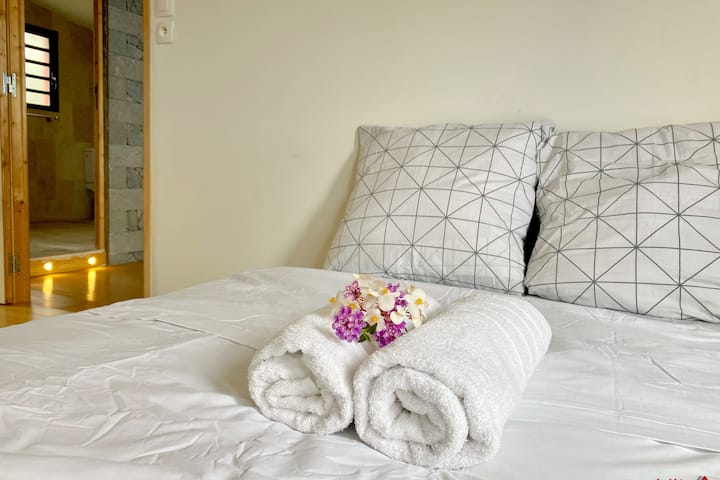 Спална соба 2 (4 гости - 2 двојни кревета)