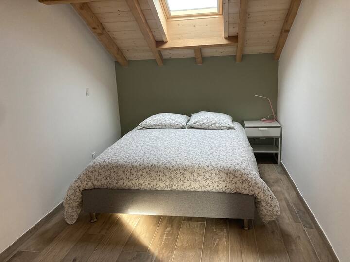 ห้องนอนพร้อมเตียงคู่ (ใหม่) 140X190 ซม.