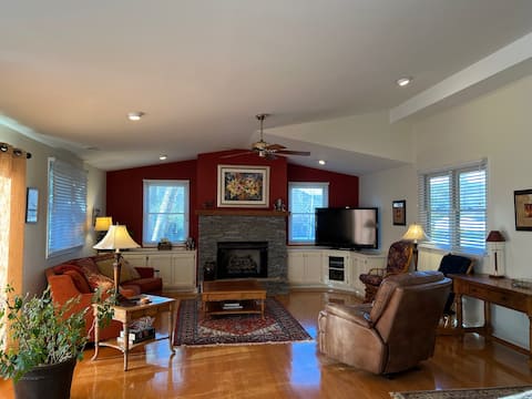 Top Airbnb: Smokey Mountain Hideaway in Maggie Valley / Waynesville