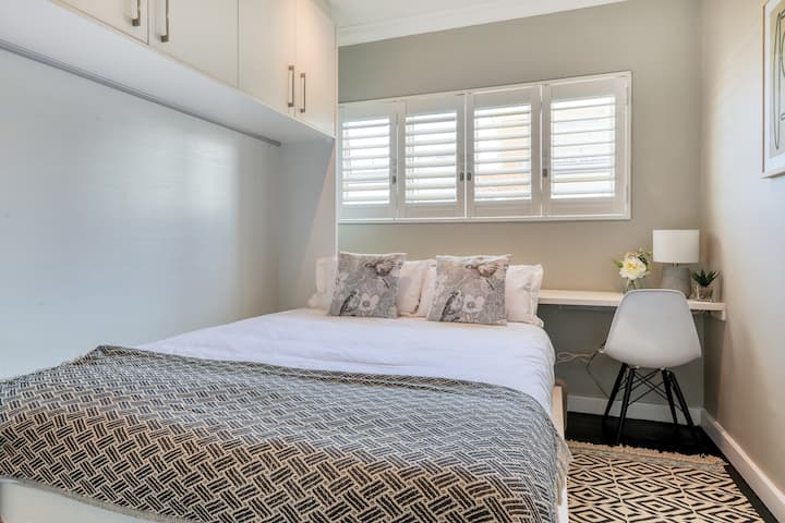 Druga spavaća soba s bračnim krevetom (širine 150 - 179