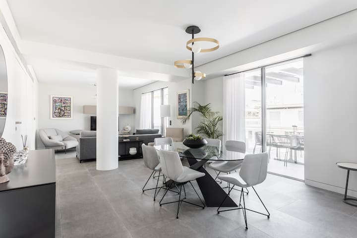 Elegant, spacious aprt for 6, jacuzzi @ Kolonaki