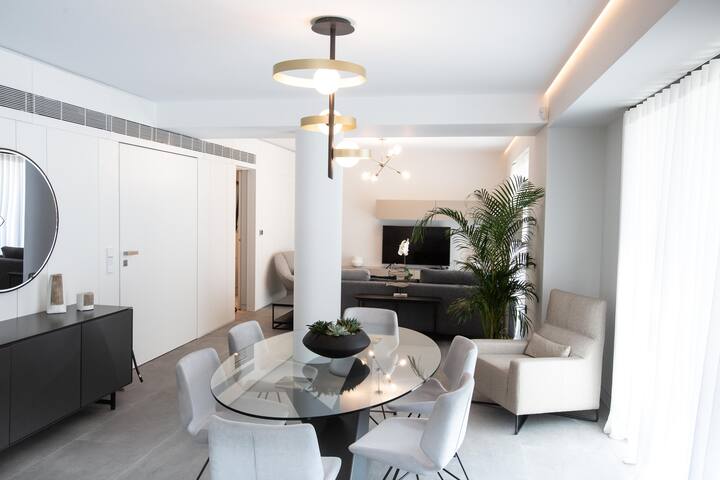 Elegant, spacious aprt for 6, jacuzzi @ Kolonaki gallery image 3