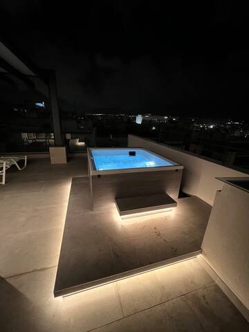 Elegant, spacious aprt for 6, jacuzzi @ Kolonaki gallery image 5