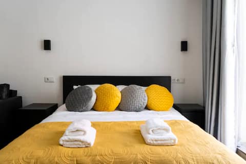 Imóvel de sucesso: Aliados Spacious Studio Perfect for Couples #203 em Porto