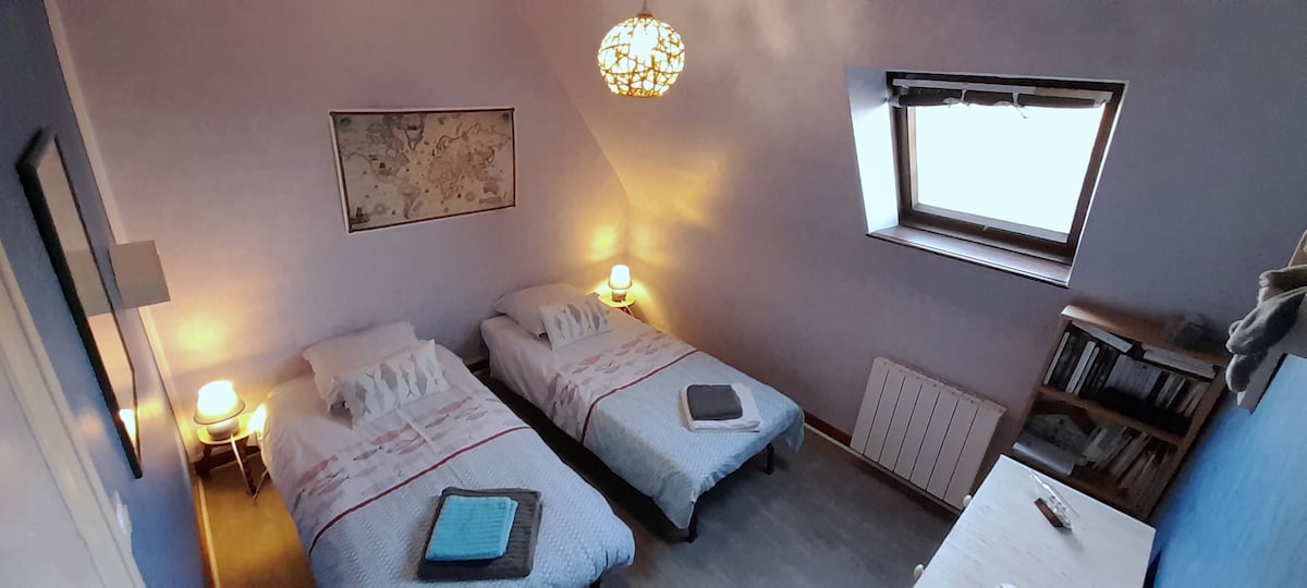 Chambre des découverte. Dva kreveta koja se na zahtjev mogu pretvoriti u 1 krevet 160 x 190.