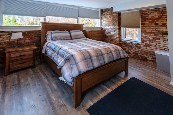 Updated Carriage House In Historic Neighborhood