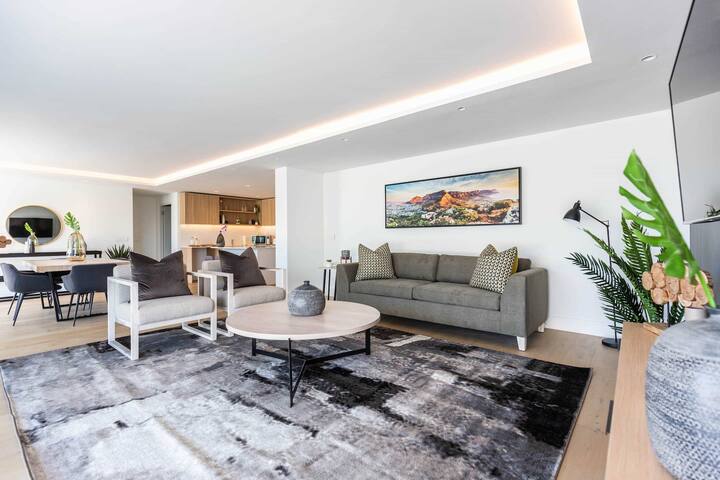 Luxury 2 bedroom apartment – Inverter! gallery image 5