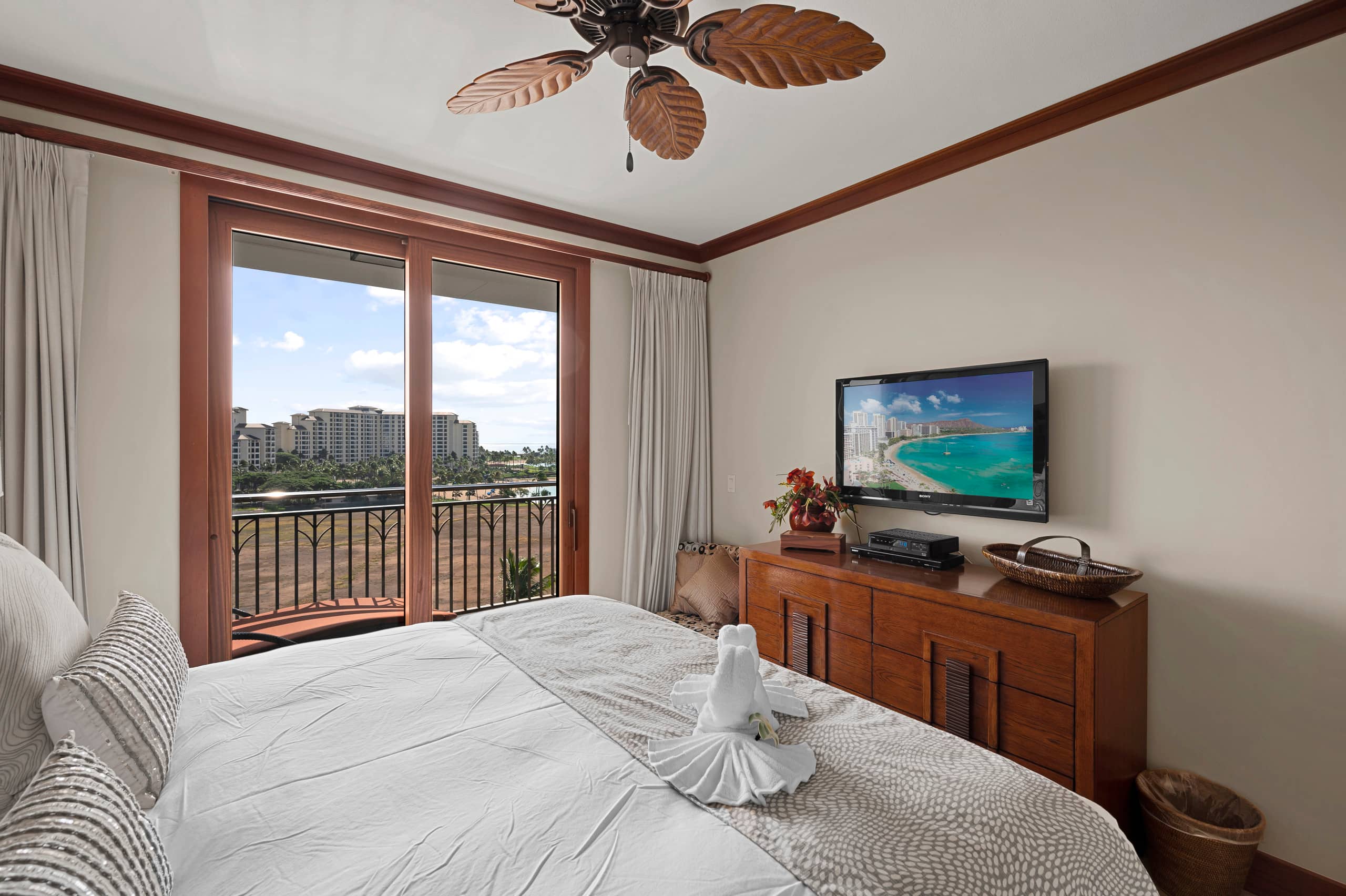 Condo in Kapolei · ★4.98 · 3 bedrooms · 4 beds · 3 private baths - Image 13