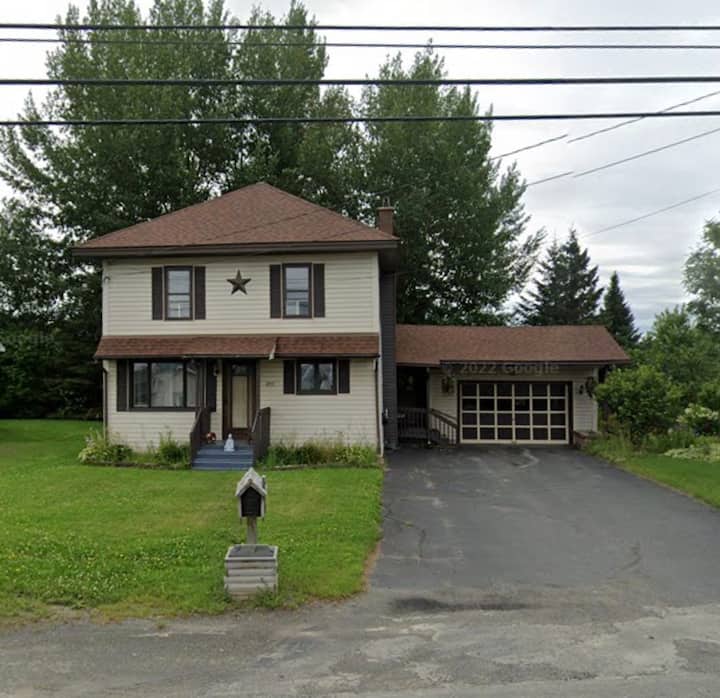 5Bedroom with GarageDirectly on Snowmobile Trail Houses for Rent in