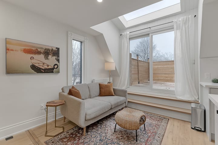 Stylish Loft | Walk To Liberty & Lake | W/ Parking - Ontario Place