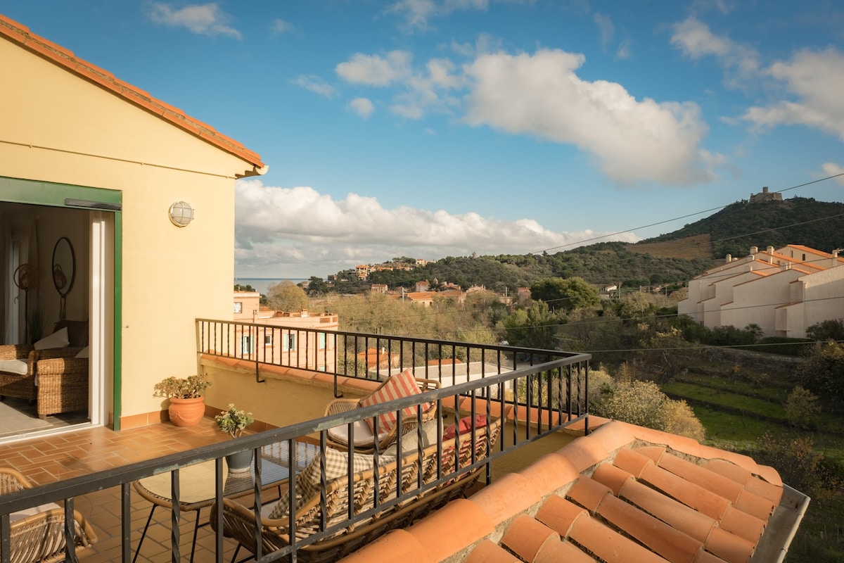 Top Airbnb: Beautiful 4* apartment. Terrace, air conditioning, parking. in Collioure