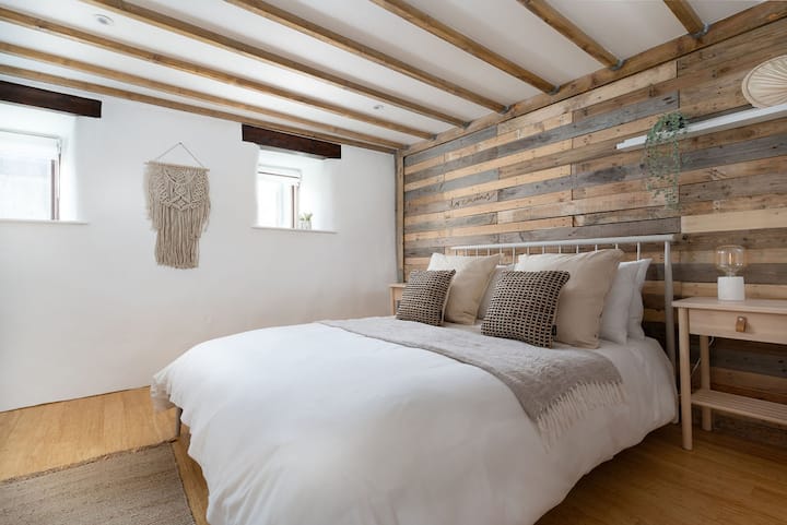 غرفة النوم 1، سرير بمقاس كينج