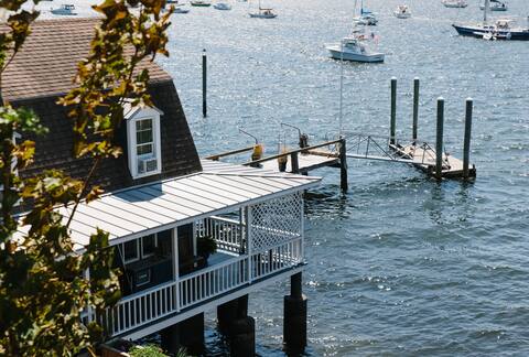 Pier on Main - Waterfront Cottage w. Private Dock