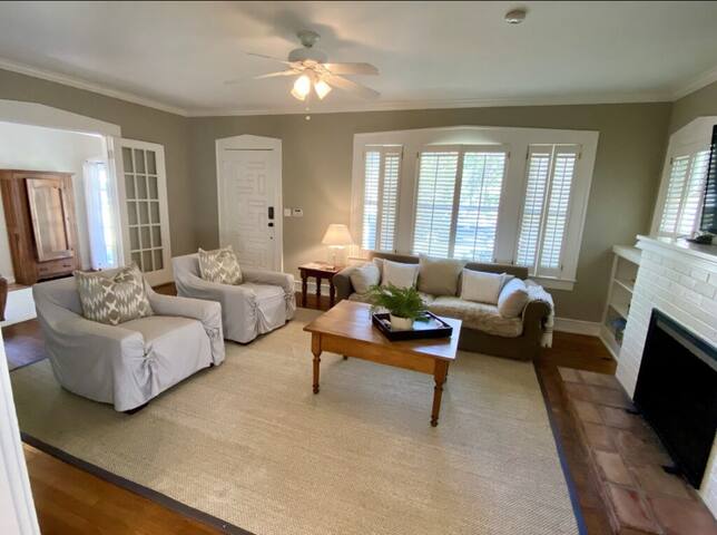 Charming 1920s bungalow gallery image 2