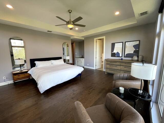 Stunning home with rooftop views gallery image 5