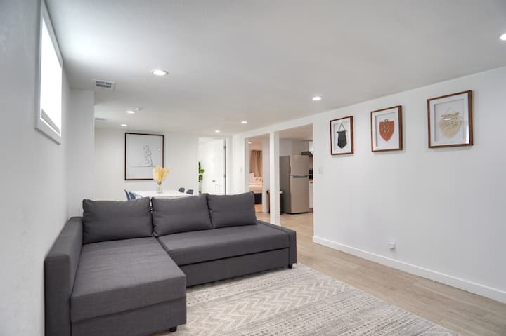 Clean Minimalist Apartment Close To Hospital - Greeley, CO