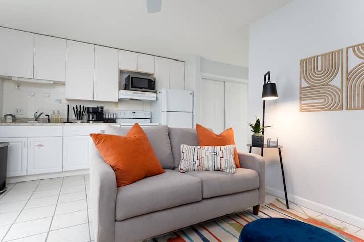Be A Nomad | 100 Yards To Beach | 1br Apt - Neptune Beach, FL