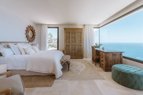 First line Serenity Luxury Villa with heated pool