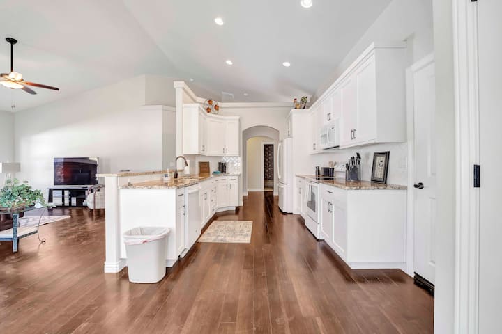 Clean, Cozy Home Near St. Luke's - Jerome, ID
